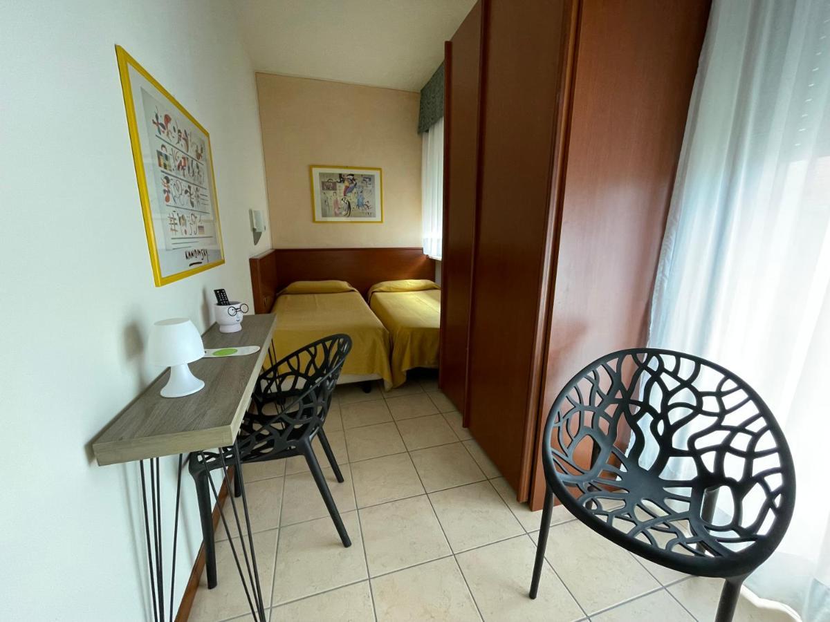 Hotel Virginia Garda  Zewnętrze zdjęcie