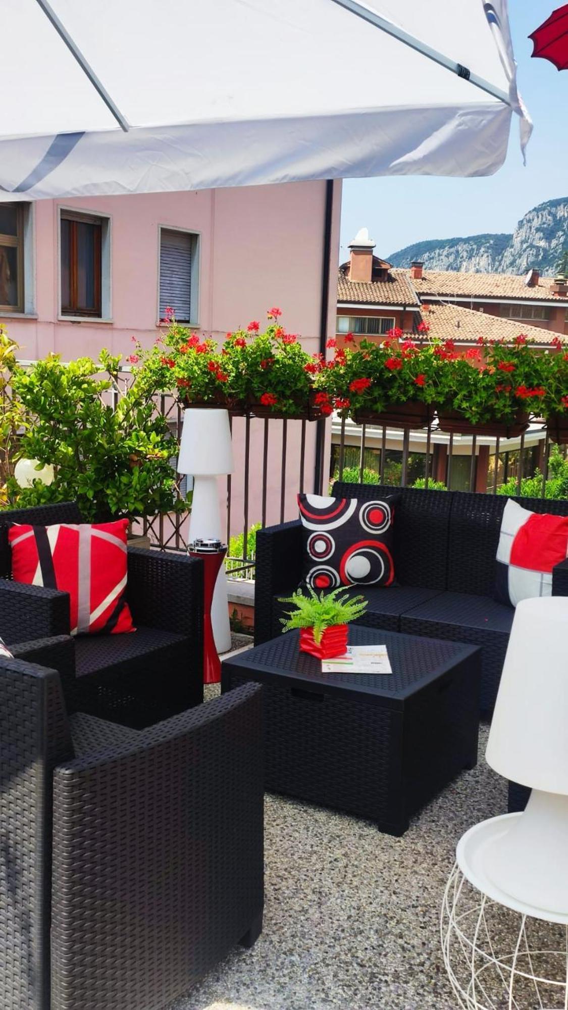 Hotel Virginia Garda  Zewnętrze zdjęcie