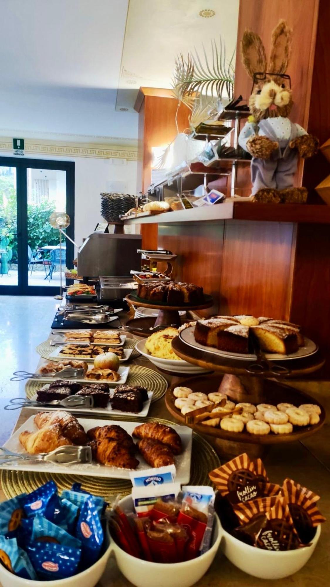 Hotel Virginia Garda  Zewnętrze zdjęcie