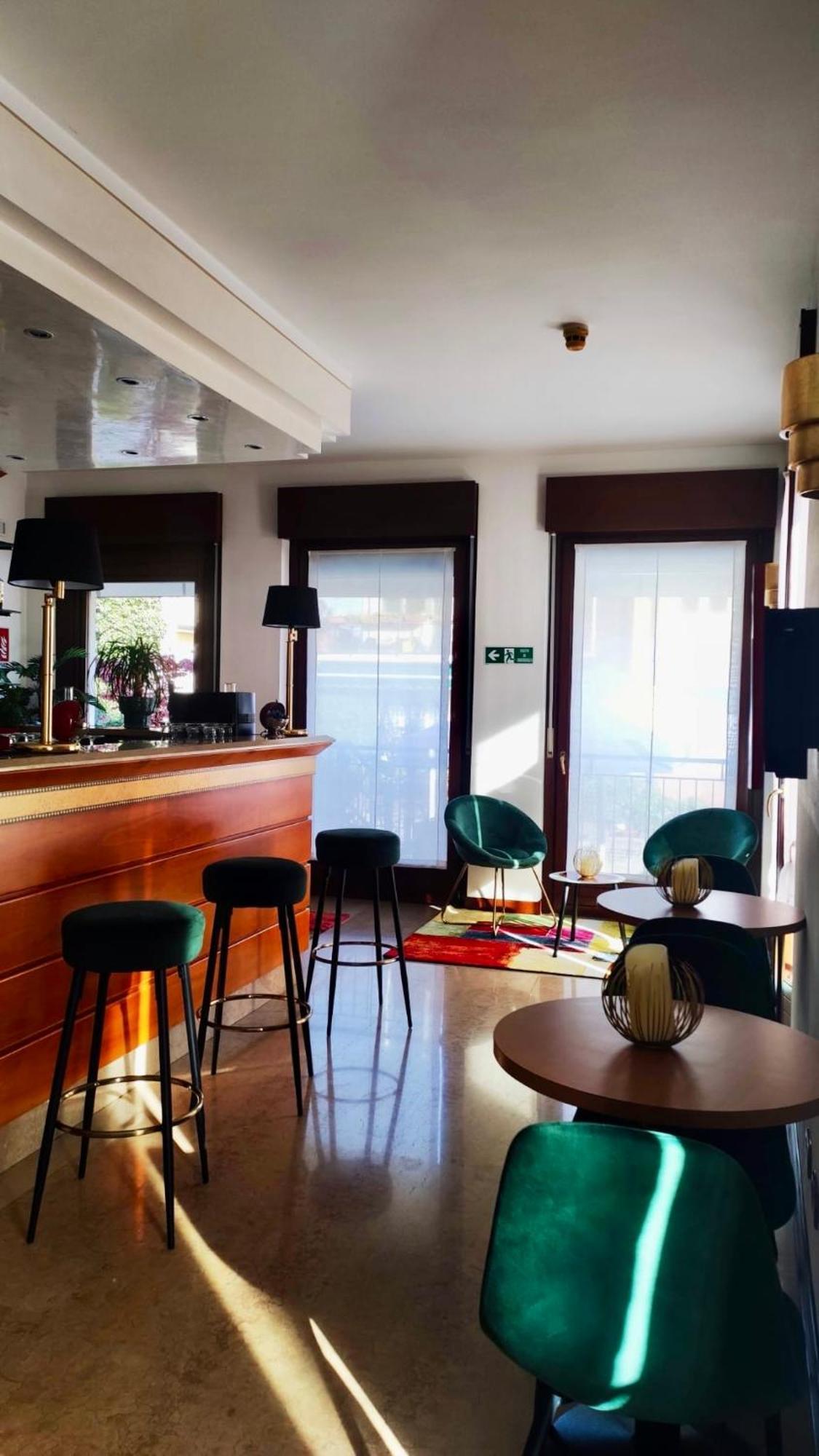 Hotel Virginia Garda  Zewnętrze zdjęcie